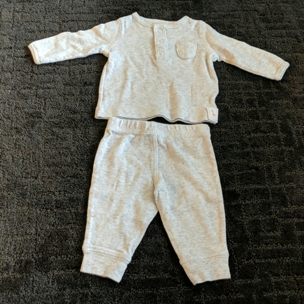 Carter's newborn boy/girl baby matching set